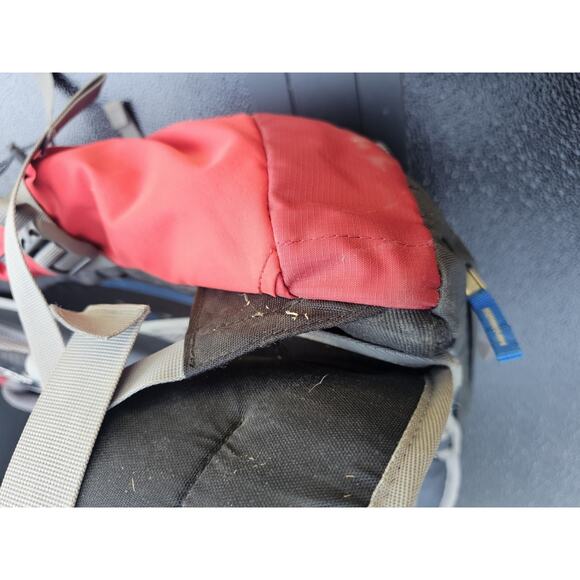 Deuter Futura 32 AC Backpack - Hydration Compatible - Great Daybag - Picture 12 of 16